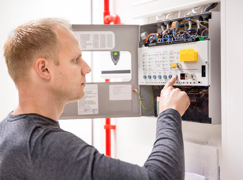 Установка и монтаж охранной системы здания и периметра